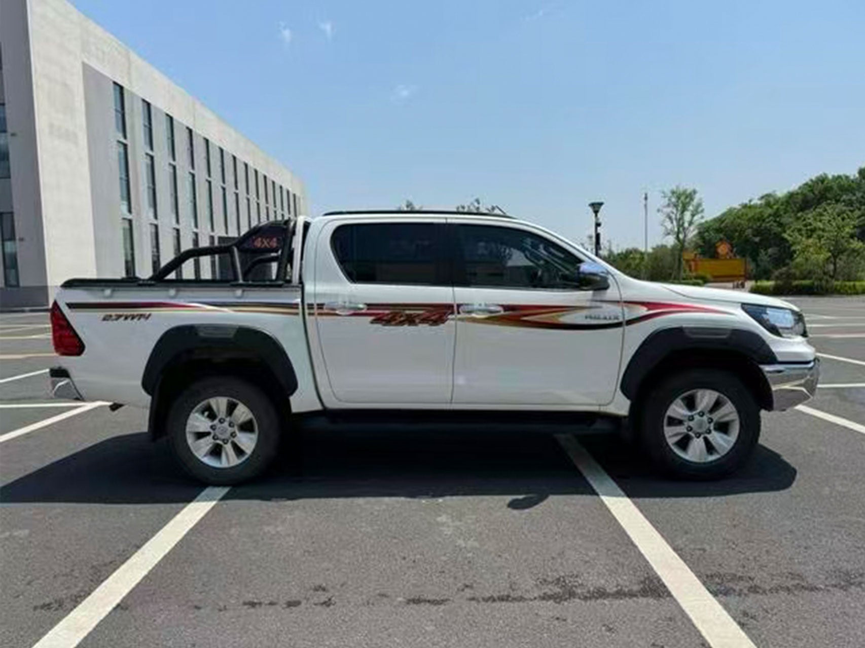 2019 Toyota Hilux 2.7L Gasoline AWD Automatic